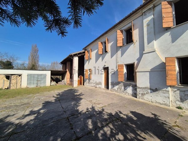 esavano in vendita a Montagnana in zona Borgo San Marco