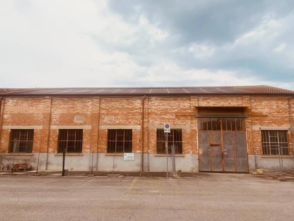 locale commerciale in vendita a Montagnana