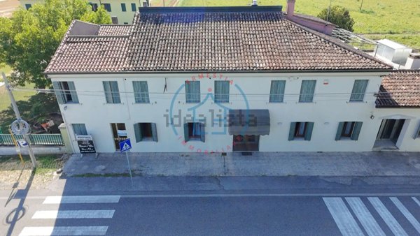 negozio in vendita a Montagnana in zona Borgo San Marco