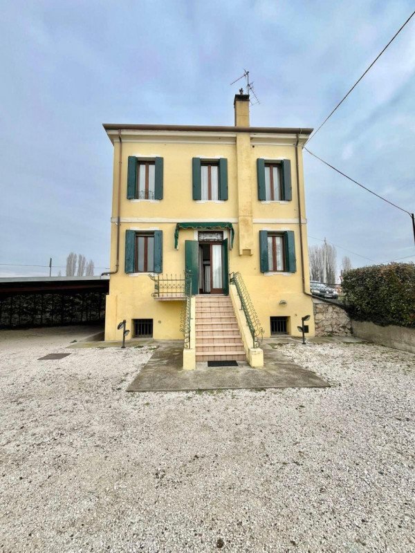 casa indipendente in vendita a Montagnana in zona Borgo San Marco