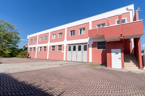 locale di sgombero in vendita a Montegrotto Terme