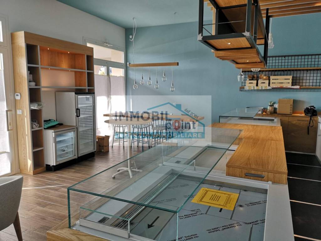 negozio in vendita a Montegrotto Terme