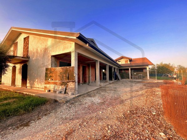 casa indipendente in vendita a Montegrotto Terme in zona Mezzavia