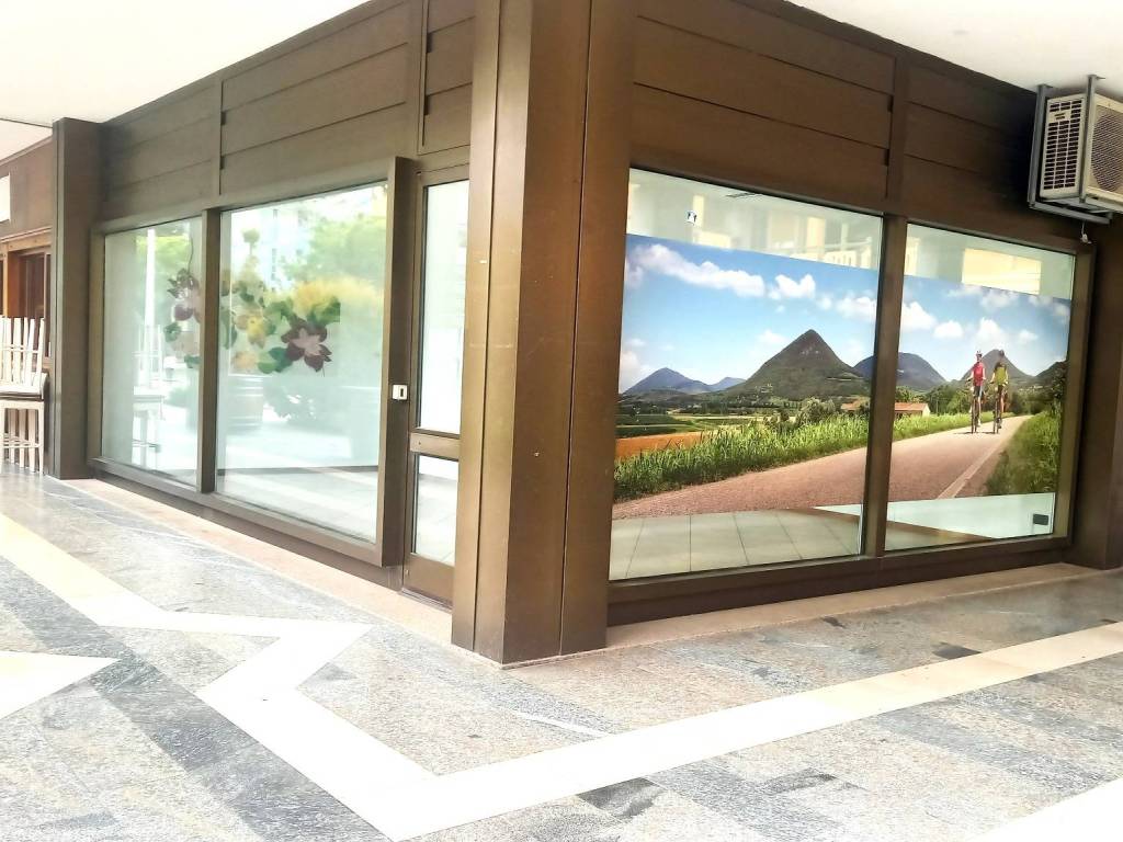 negozio in vendita a Montegrotto Terme