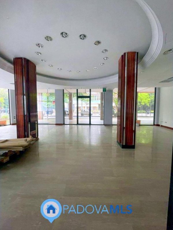 negozio in vendita a Montegrotto Terme