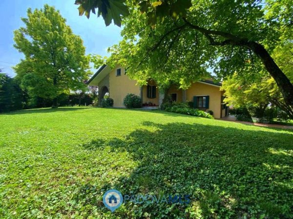 casa indipendente in vendita a Montegrotto Terme
