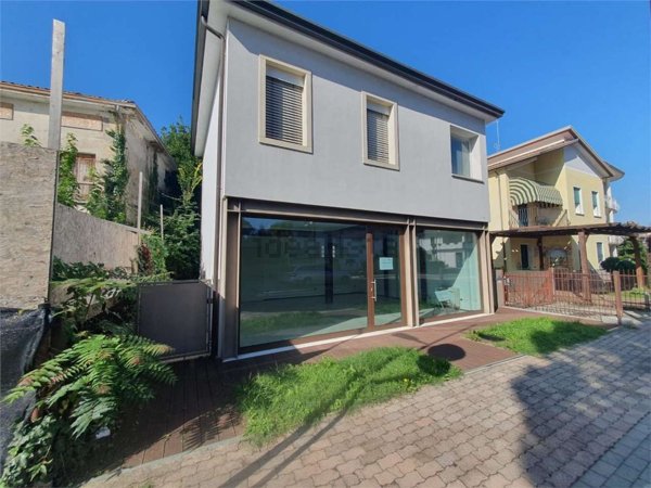 negozio in vendita a Montegrotto Terme