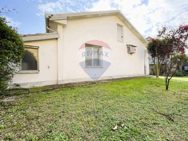 casa indipendente in vendita a Montegrotto Terme in zona Mezzavia