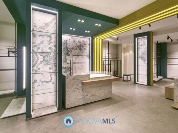 negozio in vendita a Montegrotto Terme