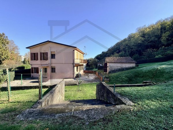 casa indipendente in vendita a Montegrotto Terme in zona Turri