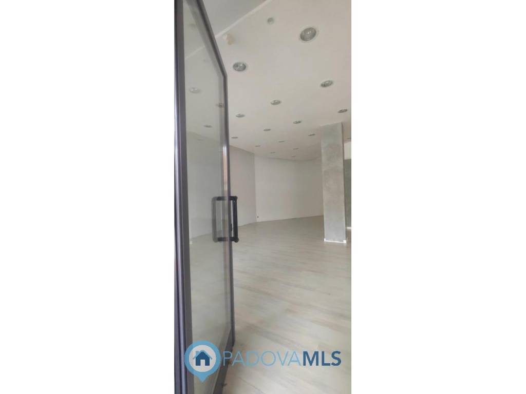 negozio in vendita a Montegrotto Terme