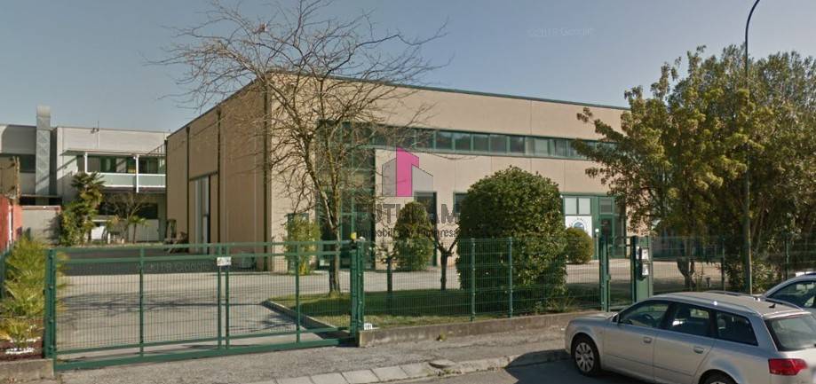 locale commerciale in vendita a Montegrotto Terme
