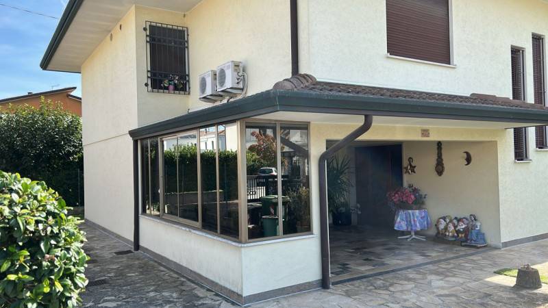 casa indipendente in vendita a Montegrotto Terme