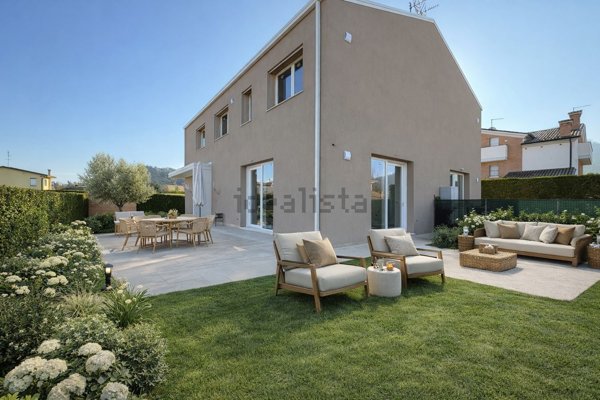 casa indipendente in vendita a Montegrotto Terme