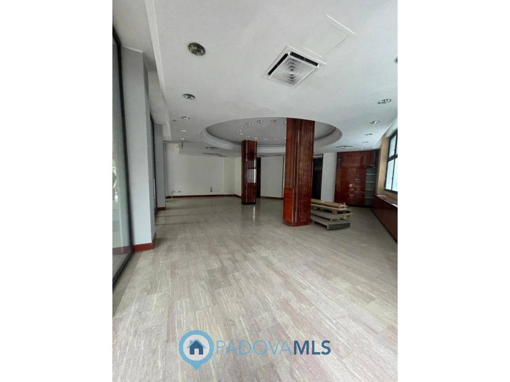 negozio in vendita a Montegrotto Terme