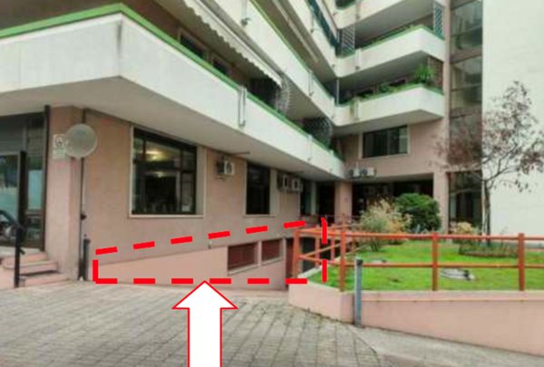 locale di sgombero in vendita a Montegrotto Terme