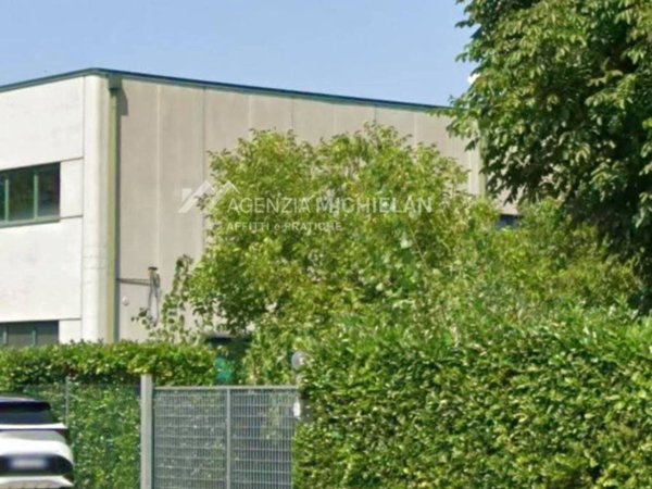 locale commerciale in vendita a Montegrotto Terme