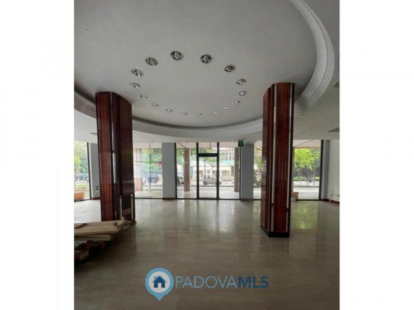 negozio in vendita a Montegrotto Terme