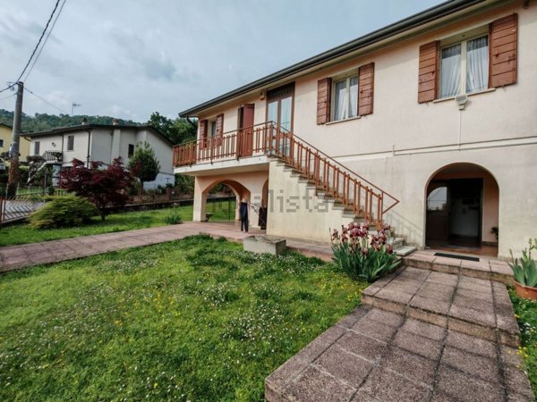 casa indipendente in vendita a Montegrotto Terme in zona Turri