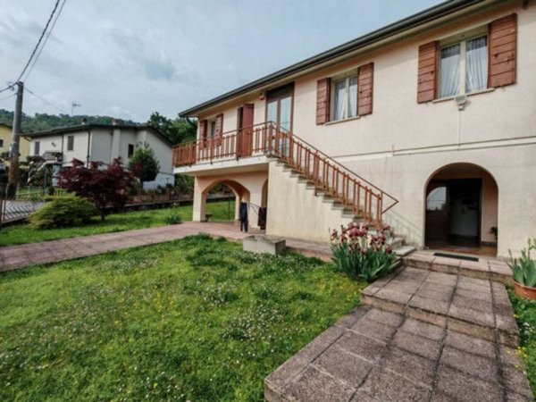 casa indipendente in vendita a Montegrotto Terme in zona Turri