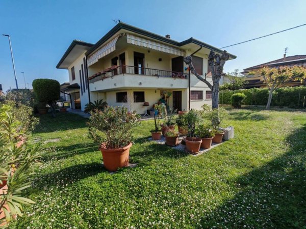casa indipendente in vendita a Montegrotto Terme