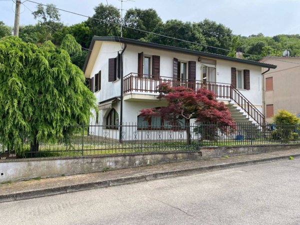 casa indipendente in vendita a Montegrotto Terme in zona Turri