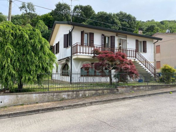 casa indipendente in vendita a Montegrotto Terme in zona Turri