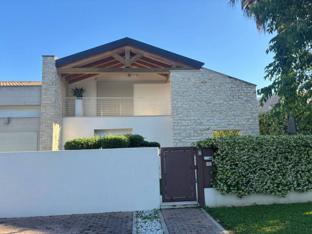 casa indipendente in vendita a Montegrotto Terme in zona Mezzavia