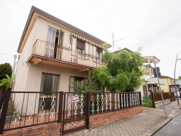 casa indipendente in vendita a Montegrotto Terme in zona Mezzavia