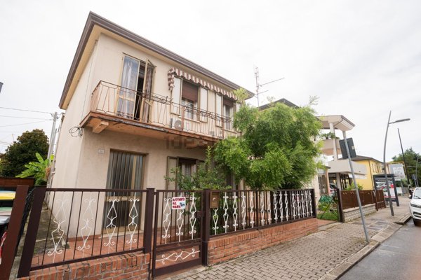 casa indipendente in vendita a Montegrotto Terme in zona Mezzavia
