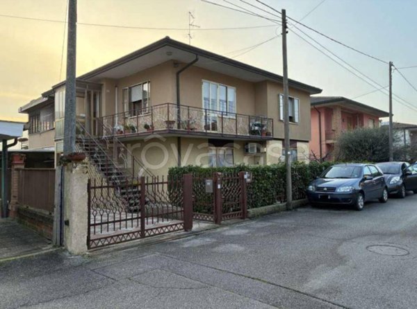 casa indipendente in vendita a Montegrotto Terme