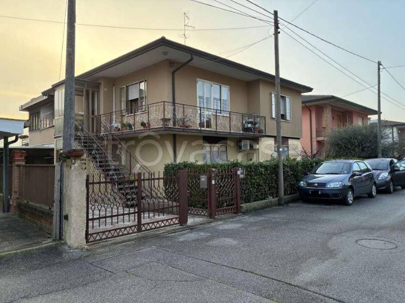 casa indipendente in vendita a Montegrotto Terme