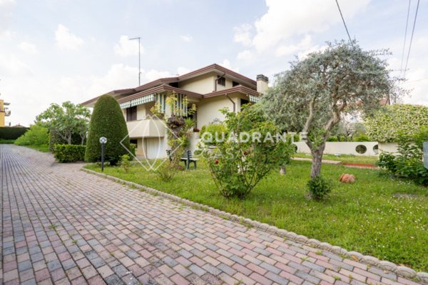 casa indipendente in vendita a Montegrotto Terme in zona Mezzavia