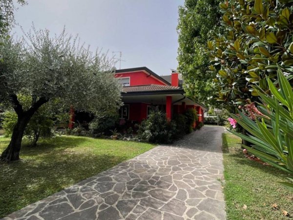 casa indipendente in vendita a Montegrotto Terme in zona Mezzavia