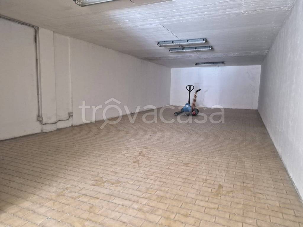 locale commerciale in vendita a Montegrotto Terme