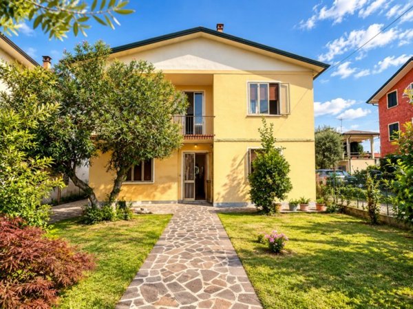 casa indipendente in vendita a Montegrotto Terme in zona Mezzavia