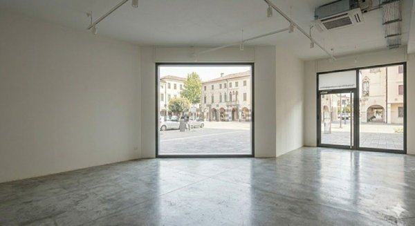 locale commerciale in vendita a Montegrotto Terme in zona Mezzavia