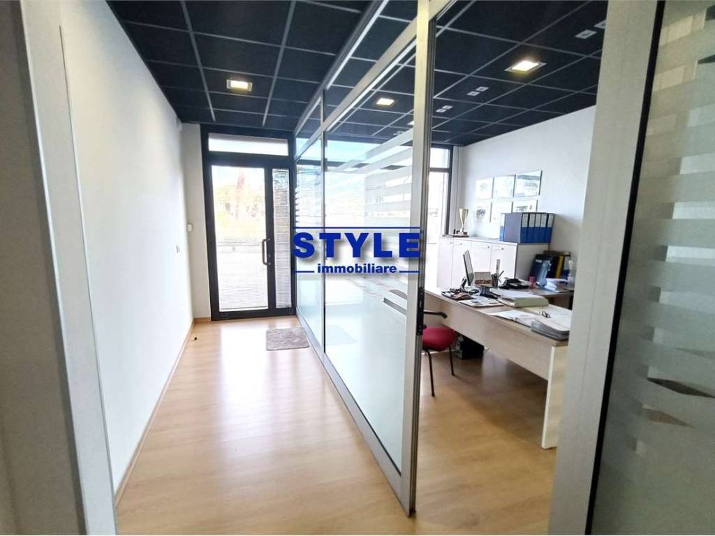 locale commerciale in vendita a Noventa Padovana in zona Oltre Brenta