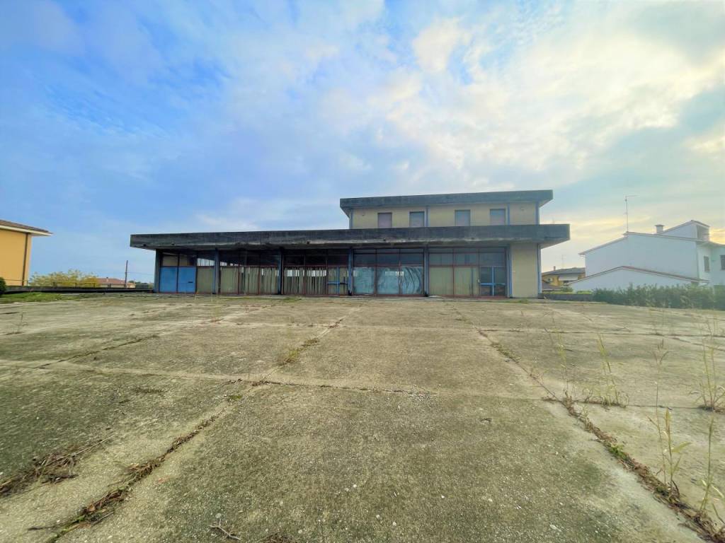 locale commerciale in vendita ad Ospedaletto Euganeo