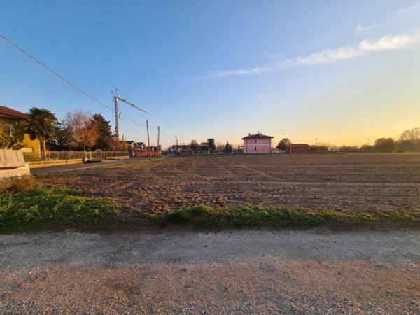 terreno edificabile in vendita ad Ospedaletto Euganeo