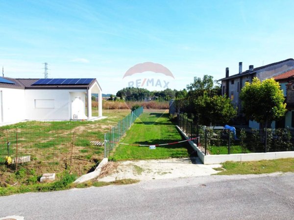 terreno edificabile in vendita ad Ospedaletto Euganeo