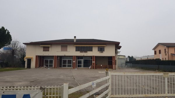 capannone in vendita ad Ospedaletto Euganeo