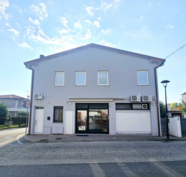 negozio in vendita ad Ospedaletto Euganeo