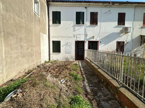 casa indipendente in vendita ad Ospedaletto Euganeo in zona Tresto