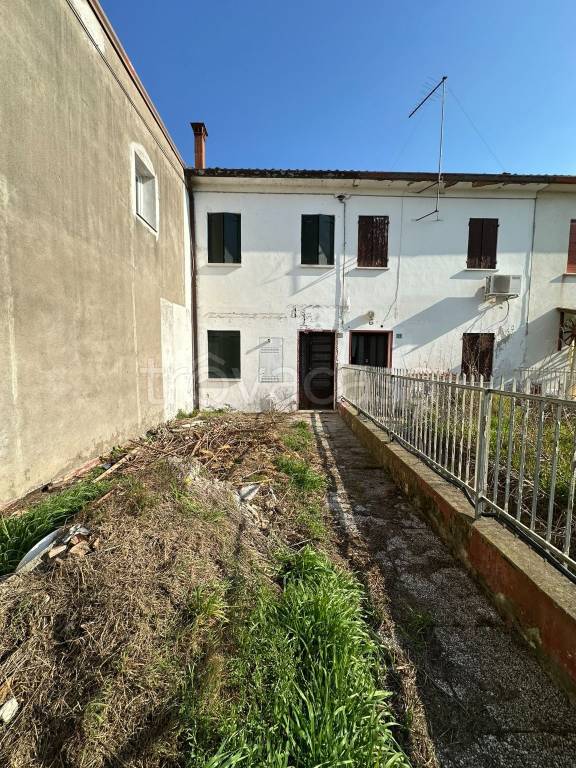 casa indipendente in vendita ad Ospedaletto Euganeo in zona Tresto