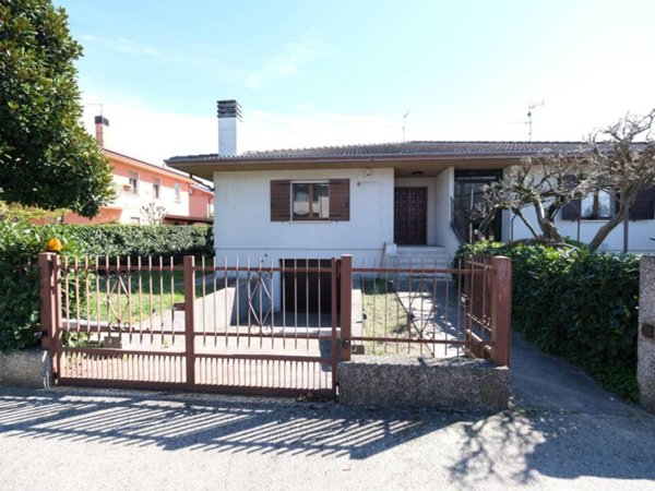 casa indipendente in vendita ad Ospedaletto Euganeo in zona Dossi