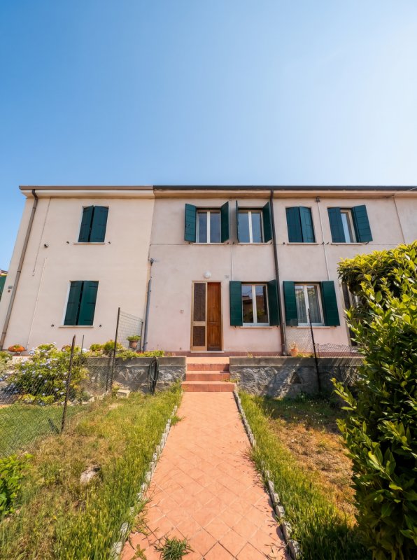 casa semindipendente in vendita ad Ospedaletto Euganeo in zona Dossi