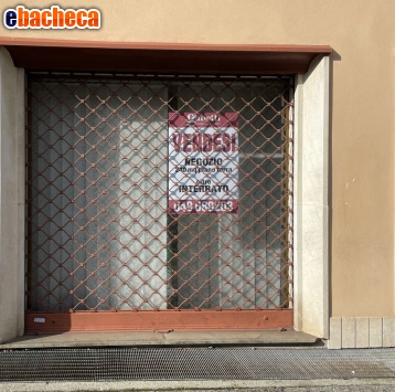 locale commerciale in vendita a Padova in zona Portello