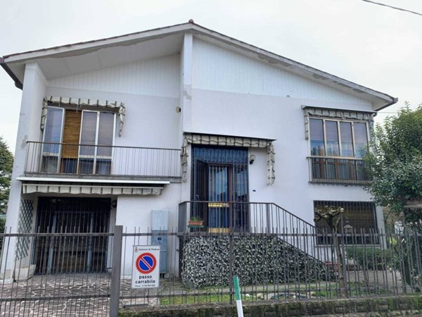 casa indipendente in vendita a Padova in zona Sacra Famiglia