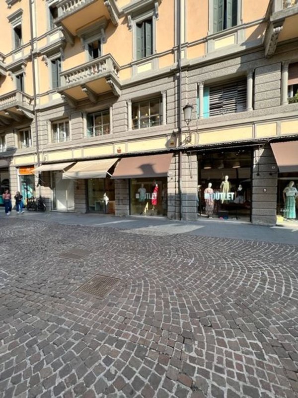 locale commerciale in vendita a Padova in zona Centro Storico